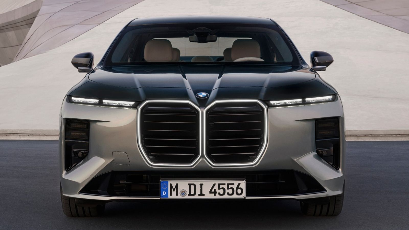 Επίσημο: Αυτή είναι η ανανεωμένη BMW Σειρά 7